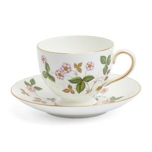 NEW WEDGEWOOD WILD STRAWBERRY LEIGH TEACUP & SAUCER